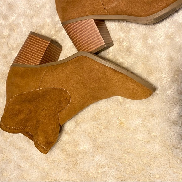 Boots // - Picture 7 of 9